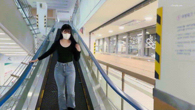 [度盘]推特极品气质长发人妻，极致牛仔裤肥臀逛大型商超，无人楼道调教搞一下，无毛一线天太顶了 《1V934.1MB》 [-]