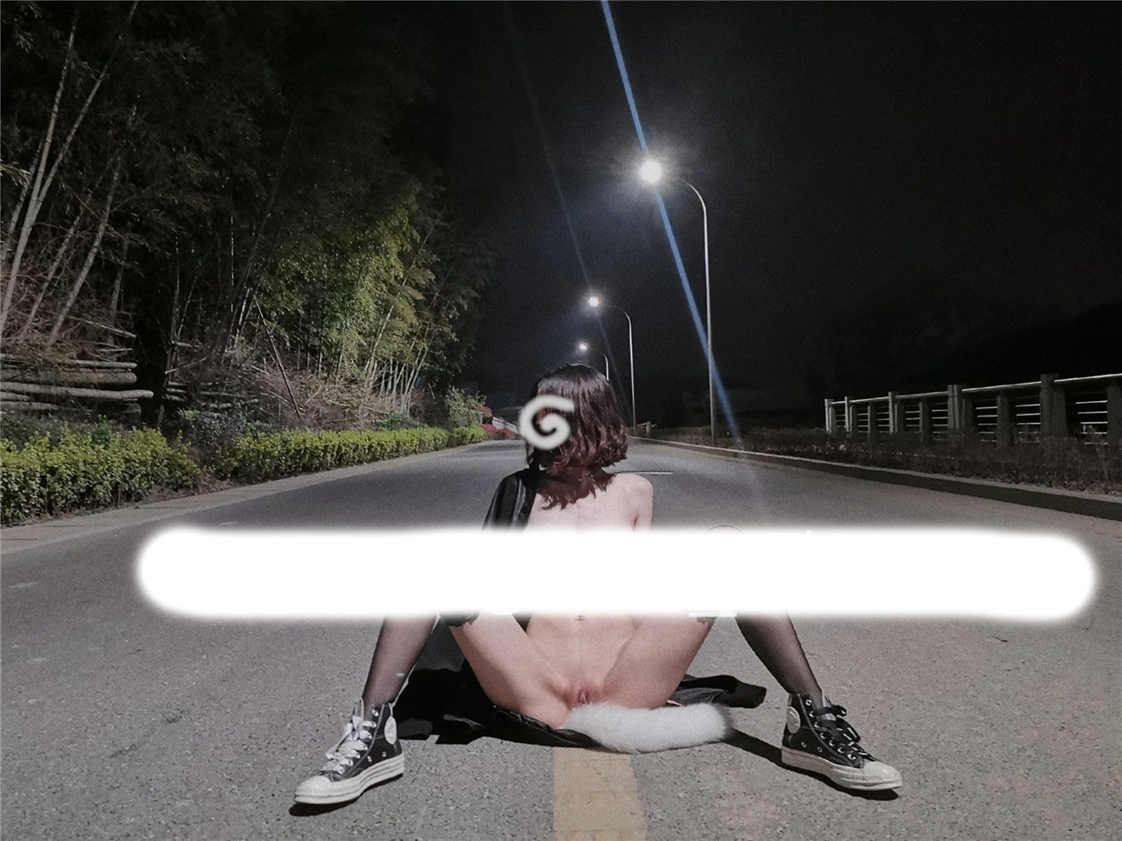 最新推特户外露出女神陈甜甜大尺度私拍流出 骚浪小母狗商场马路各式露出 情趣黑丝[2V 477 MB] [BT] [-]