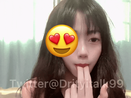 [度盘]极品露脸白嫩高挑美少女drityitalk99-各种露奶子换装solo自慰 [155V+134P+525m] [-]
