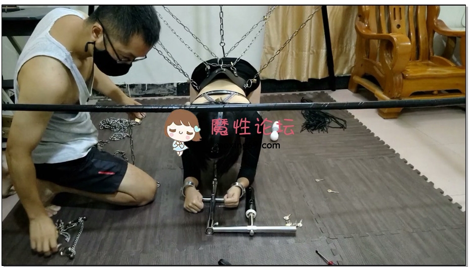 浅浅作品 k9架，贞操带，G钩，鼻夹舌夹，来自四面八方的铁链固定，动弹不得，遥控《1V 1G百度云》 [-]