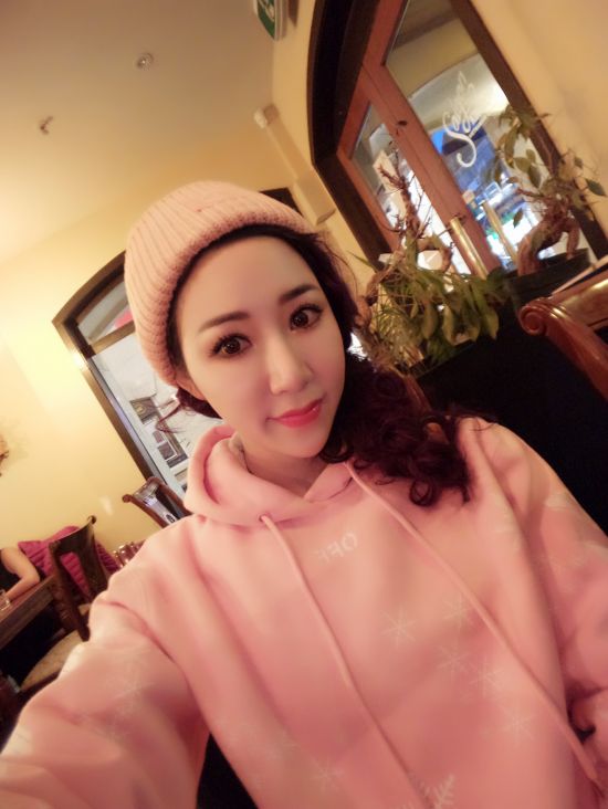 女神范极品高颜值性感大胸美女在公寓被包养她的土豪虐操先指奸爽到喷水后又插她菊花最后用大屌把她操的呻吟浪叫[2V 744 MB] [BT] [-]