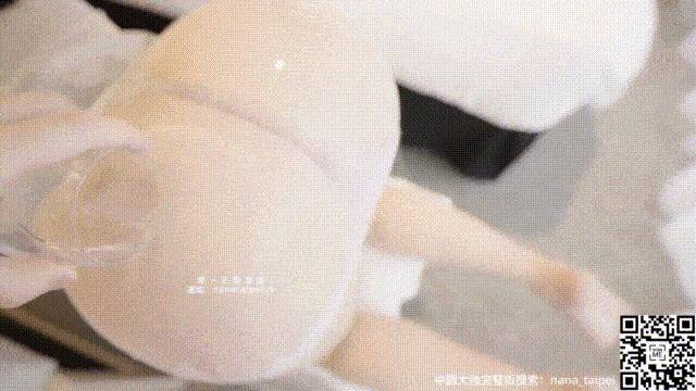 性感人妻网红女神『Nana_taipei』请享用你的肛塞夹心蜜桃臀，极品颜值身材 白虎骚逼雪白蜜桃臀美妙后入[2V 712 MB] [BT] [-]