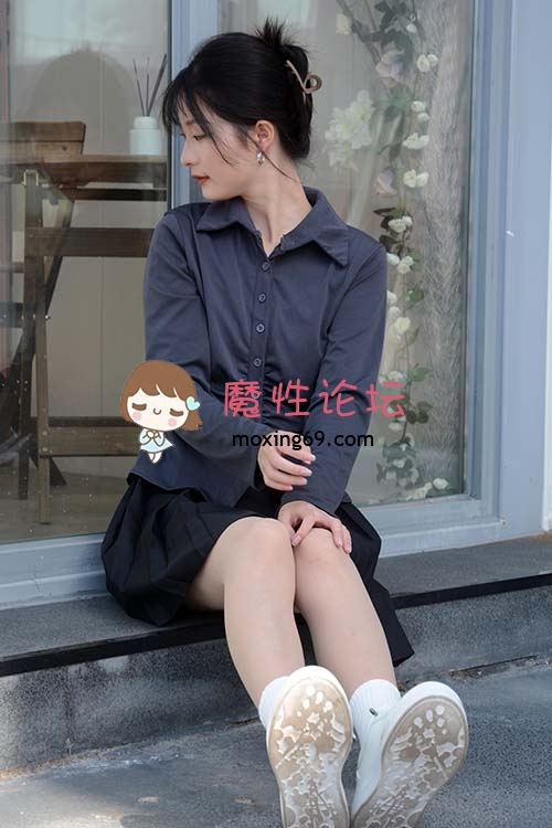 [初夏女神]114期 安妮~《绿叶鲜花》超短裙肉丝棉袜[140P+1V/1.81G百度网盘] [-]