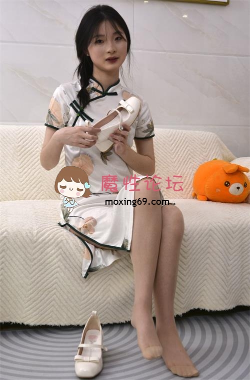 初夏女神-安妮 浅浅风韵 旗袍肉丝高跟[140P+1V／1G 百度网盘] [-]