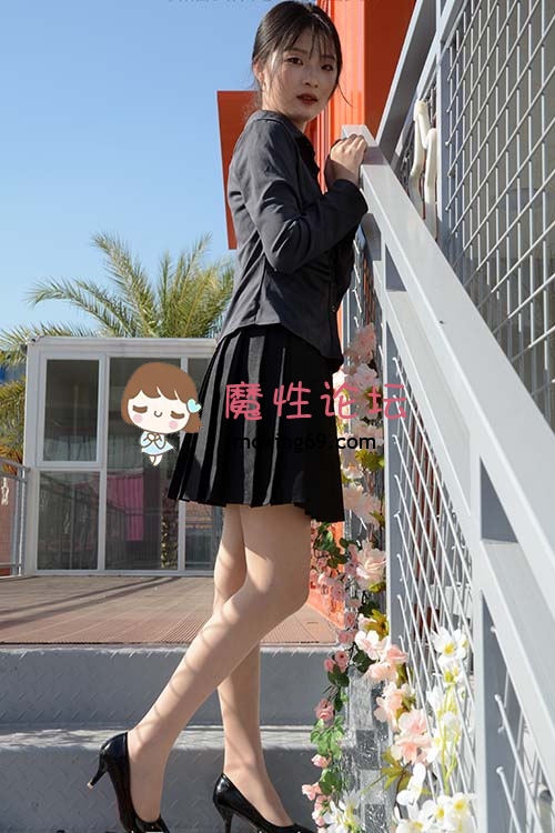 [初夏女神]114期 安妮~《绿叶鲜花》超短裙肉丝棉袜[140P+1V/1.81G百度网盘] [-]