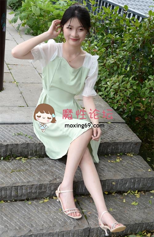初夏女神-安妮~可爱连衣裙凉高裸足[100P1V-777M百度网盘] [-]