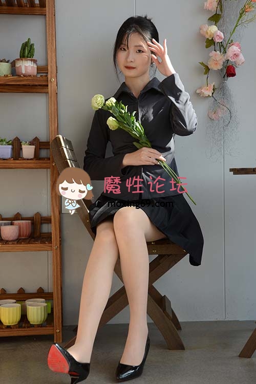 [初夏女神]114期 安妮~《绿叶鲜花》超短裙肉丝棉袜[140P+1V/1.81G百度网盘] [-]
