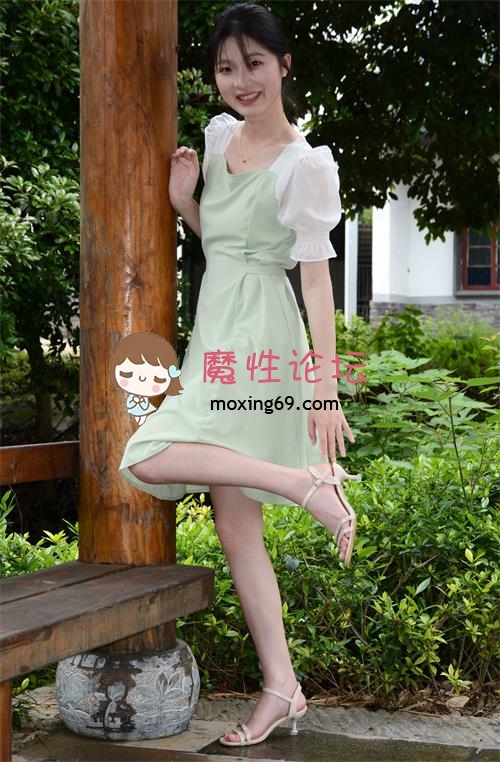 初夏女神-安妮~可爱连衣裙凉高裸足[100P1V-777M百度网盘] [-]