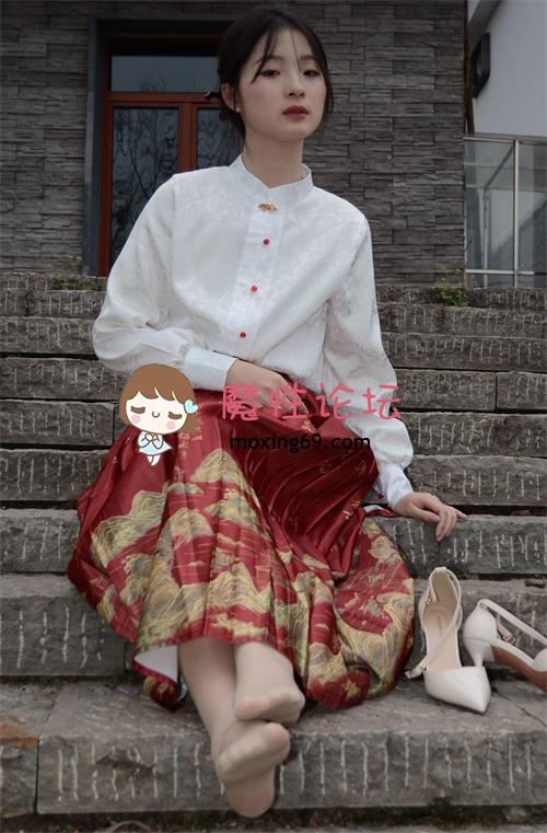 初夏女神-安妮~古风棉袜肉丝足秀[140P+1V／1.08G 百度网盘] [-]