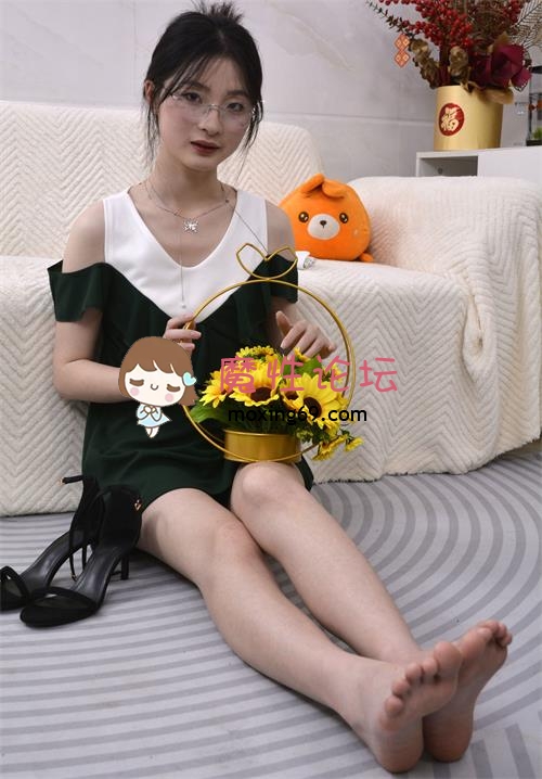 初夏女神-安妮~连衣裙凉高裸足[140P+1V／997M 百度网盘] [-]