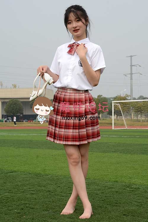 [初夏女神]安妮-可爱的草莓色JK[140P+1V/3.81G百度网盘] [-]
