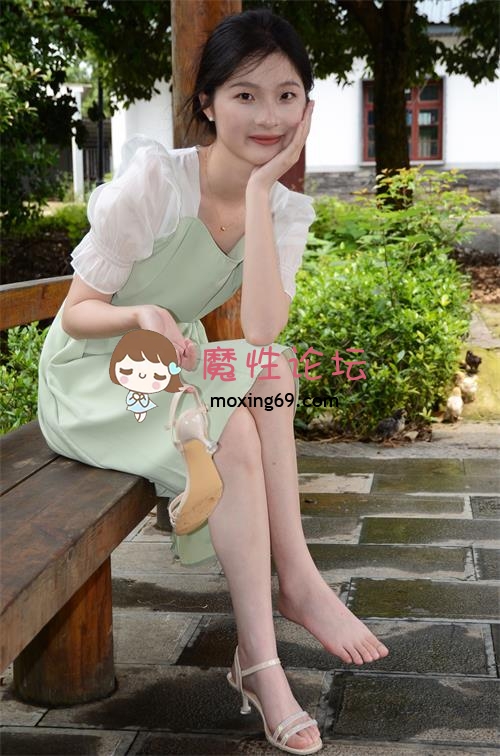初夏女神-安妮~可爱连衣裙凉高裸足[100P1V-777M百度网盘] [-]