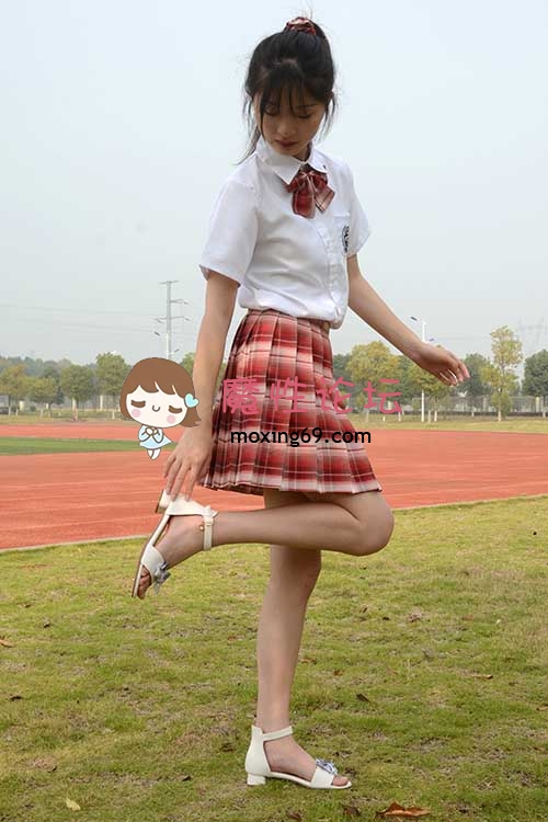 [初夏女神]安妮-可爱的草莓色JK[140P+1V/3.81G百度网盘] [-]