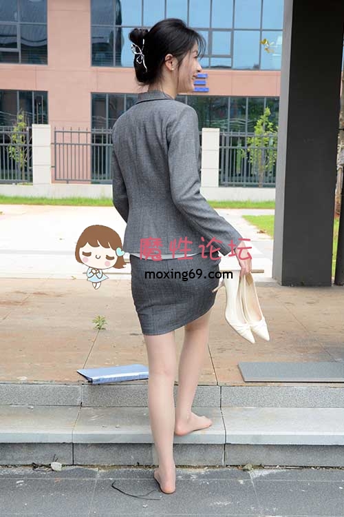 初夏女神-安妮-短裙制服肉丝高跟足秀[110P1V-830M百度网盘] [-]
