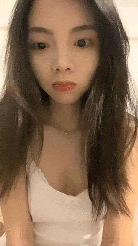 卧槽，新人，兼职下海黄播，《五花肉》首秀，跳弹自慰了，爆撸n次，颜值高就是任性，怼到镜头上了，漂亮[2V 2655 MB] [BT] [-]