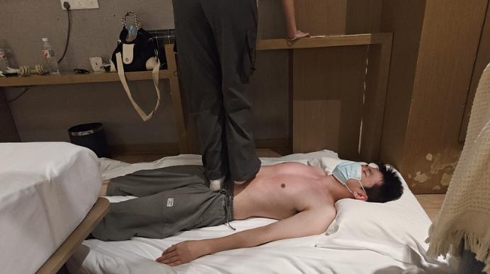 啦啦啦工作室 《啦啦啦》新角色小灵S暴力踩踏 [28分37秒]