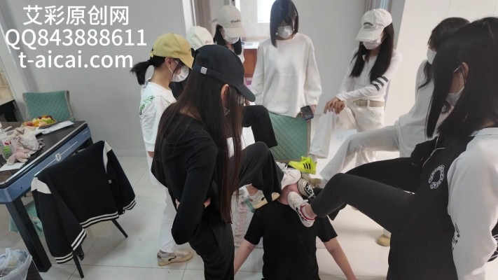 女王女主 『chnnsct1818』抢凳子坐脸游戏口嚼喂食 [15分49秒]