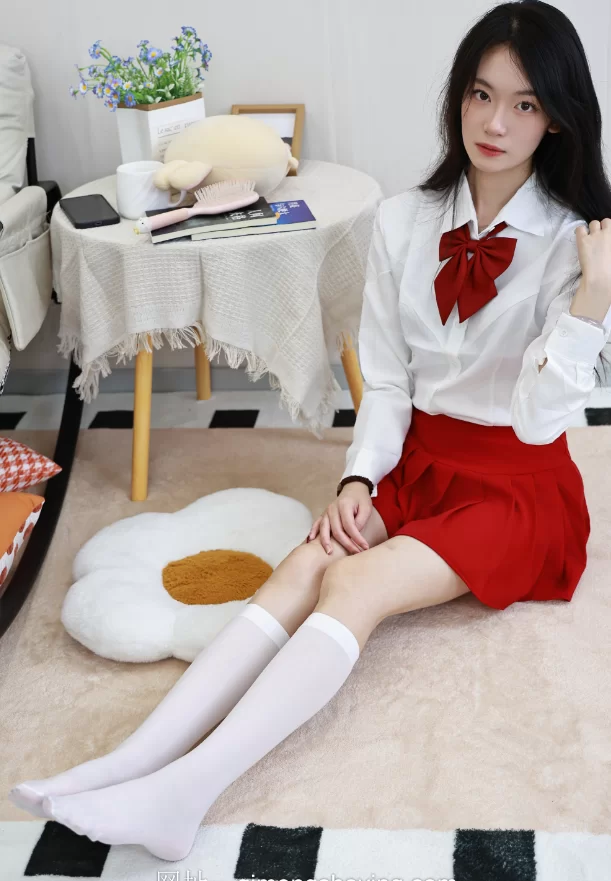 《绮梦摄影》人气足模小艺403（白丝）《图包+视频》 [2V＋460P-12.5GB]