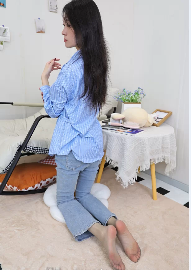 《绮梦摄影》人气足模小艺408（灰丝）《图包+视频》 [2V＋460P-13.4GB]