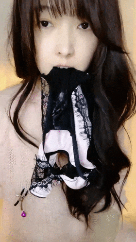 这个是真的嫩，川妹子，软萌小仙女，《小易的so啵啵》，娇小玲珑被干得皱眉头喊疼  [2V ] [BT] [-]