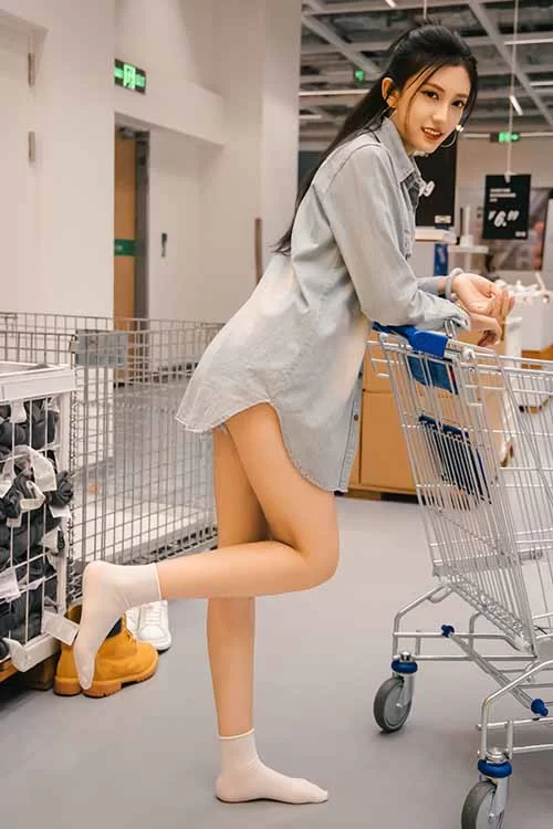 足愉心-可乐-热裤白棉袜裸足足秀[120P+1V／1.6G百度网盘] [120p1v-1.6GB]