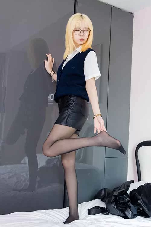 袜啵啵-小甜豆-OL制服包臀裙-高跟长靴薄黑丝[140P1V-1.3G百度 [140p1v-1.3GB]