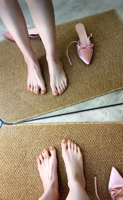 足控福利，抖音42万粉丝 白儿，小合集，超绝嫩足，足型完美 [NV-12.3GB]