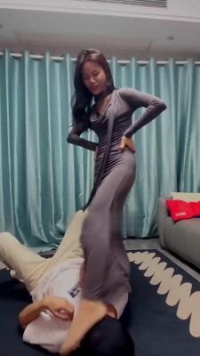 直播视频 《JonyZ》开发长裙女神虐 [30小时16分]