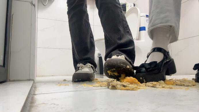 crush 《绿绿》双人小皮鞋运动鞋碾踩多种水果面包 [32分31秒]