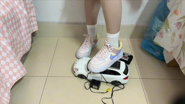 crush af1踩玩具车 [17分33秒]