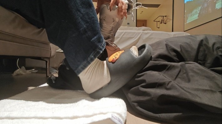 女王女主 《芋圆s》清理脏拖鞋白袜裸足深喉 [30小时16分]