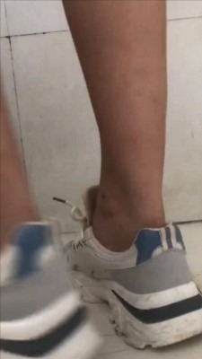 crush 运动鞋穿踩面包鞋垫 [17分4秒]