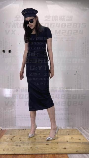 crush 《艺体联盟》小橙银色高跟鞋黑色连衣裙粉碎虫子（正面竖屏全身） [9分18秒]