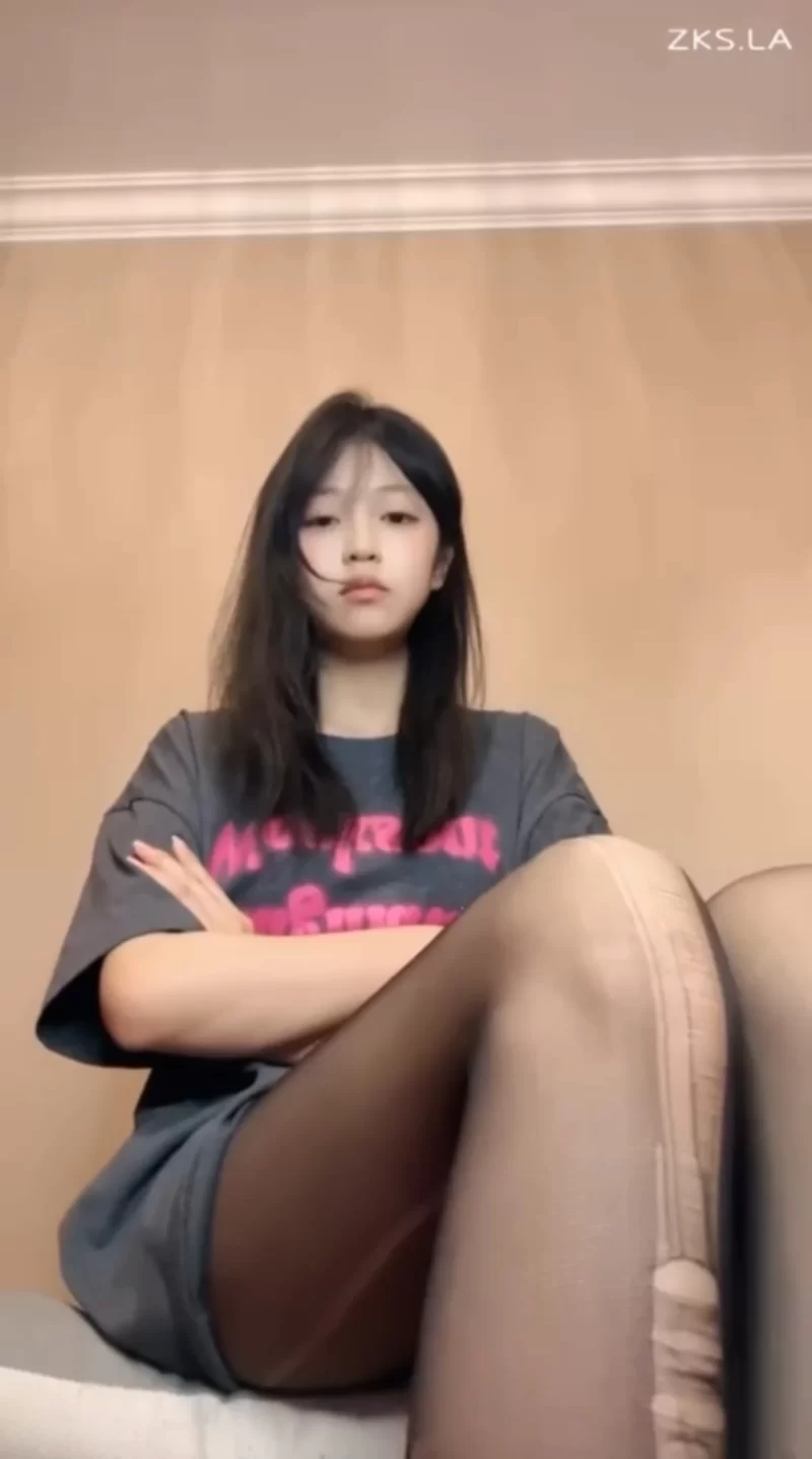 尤尤 - 超薄肉丝 超薄黑丝 羞辱 中指 撸管指挥 [1V-1.86GB]