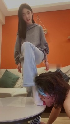 直播视频 《千千》品尝原味白袜jio-吮吸脚趾缝 [45分6秒]