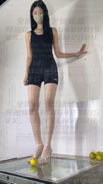 crush 《艺体联盟》静静白色美甲踩橘子（正面全身竖屏) [13分32秒]