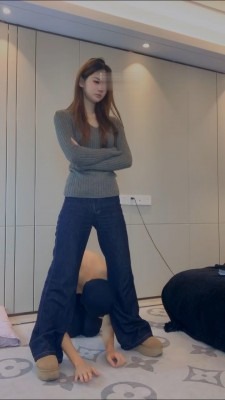 直播视频 《女生也能很暴力》雪地靴暴力踢踹 [45分6秒]