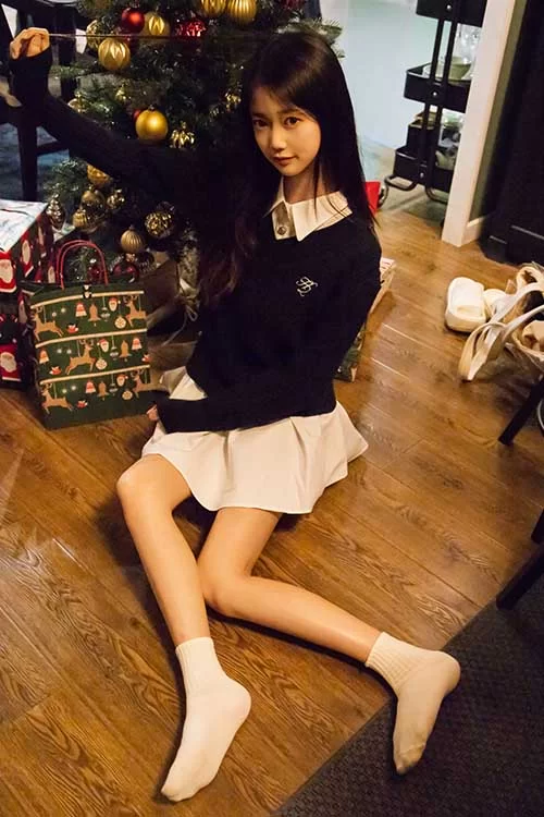 足愉心-鹿鹿-超短裙棉袜裸足足秀[110P+1V／1.3G百度网盘] [110p1v-1.3GB]