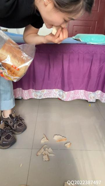 crush 《女主成长日记》姐姐美脚给狗狗制作美食 [11分16秒]