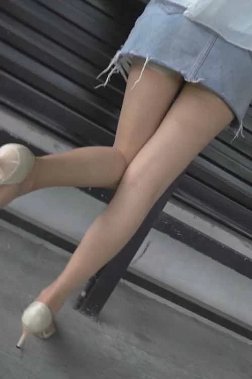 慕丝女郎-媛媛性感牛仔短裙高跟[1V-1.1G百度网盘] [1v-1.1g]