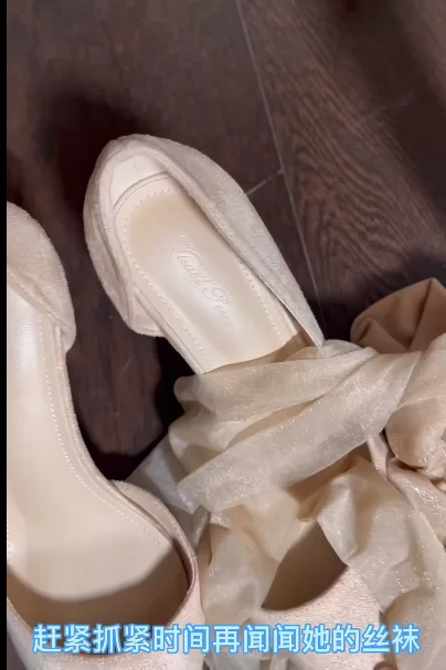 易直播少妇yummy颜颜（赵一一） 超高清玉足合集 [68v-44g]