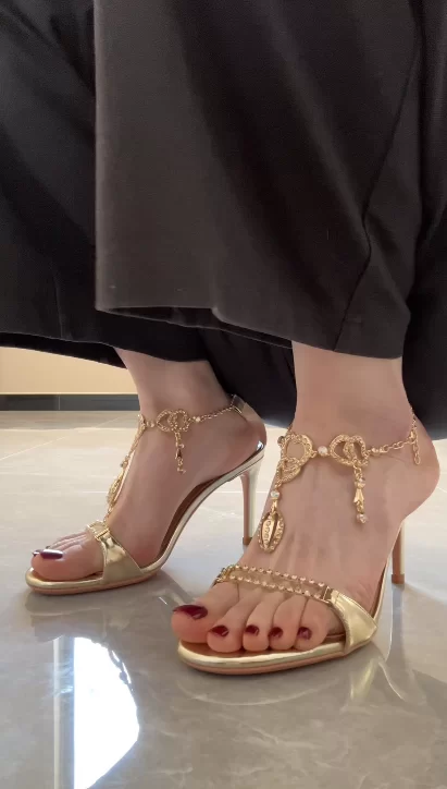 足控福利，抖音42万粉丝 白儿，小合集，超绝嫩足，足型完美 [NV-12.3GB]