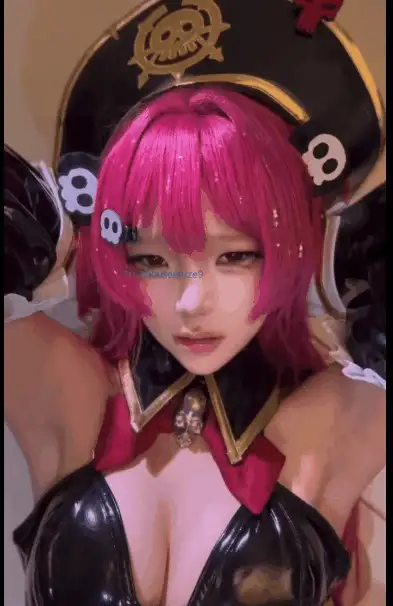 芃芃大人—cos海盗女仆20251026 玉足 盯射 腋下 [2v-430m]