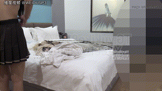 清纯反差JK学妹，穿上白色丝袜被胖爷狠狠后入 《1V 650.28MB》[百度] [-]