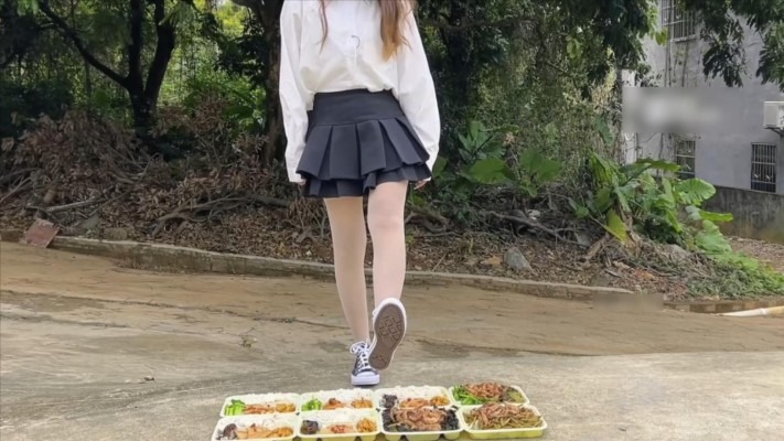 crush 匡威踩一堆食物 [29分18秒]