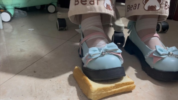 crush lo鞋踩面包，多语言2 [1小时55分]