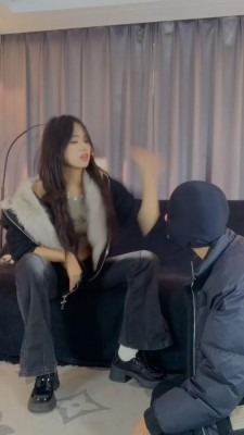 直播视频 《女生也能很暴力》瑜伽女神暴力虐打踢踹 [19分54秒]