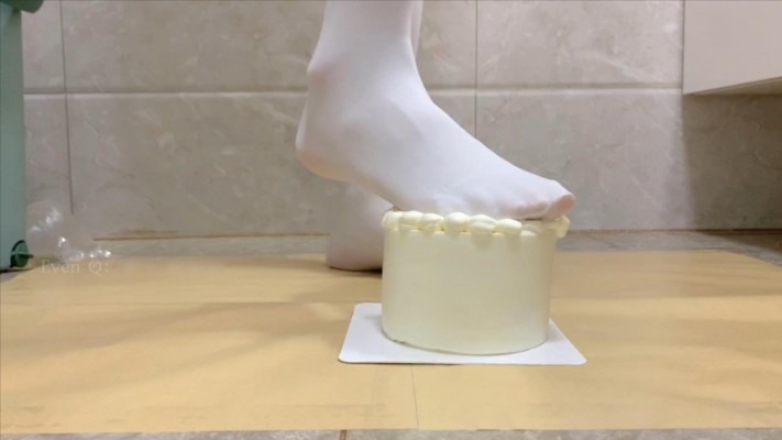 crush 白丝踩水果蛋糕，多语言 [10分50秒]