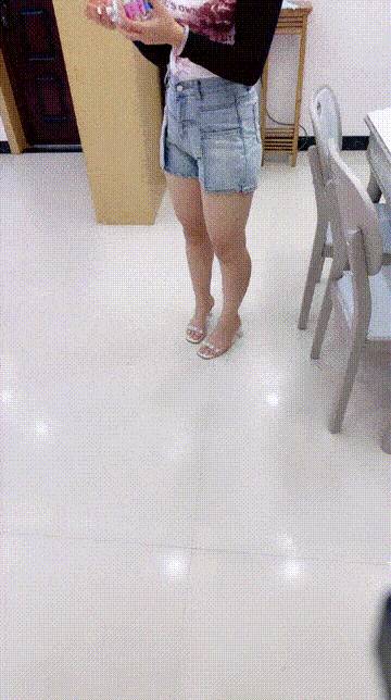 极品骚货来家中做客骚气十足半推半就 掏出大鸡巴狂操操爽了就老实了[2V 1555 MB] [BT] [-]