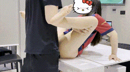 青春美眉AsianHoney身材丰满大肥臀 足球宝贝被小哥在沙发惩罚 抽插无毛鲍鱼并受到内射[1V397M [-]